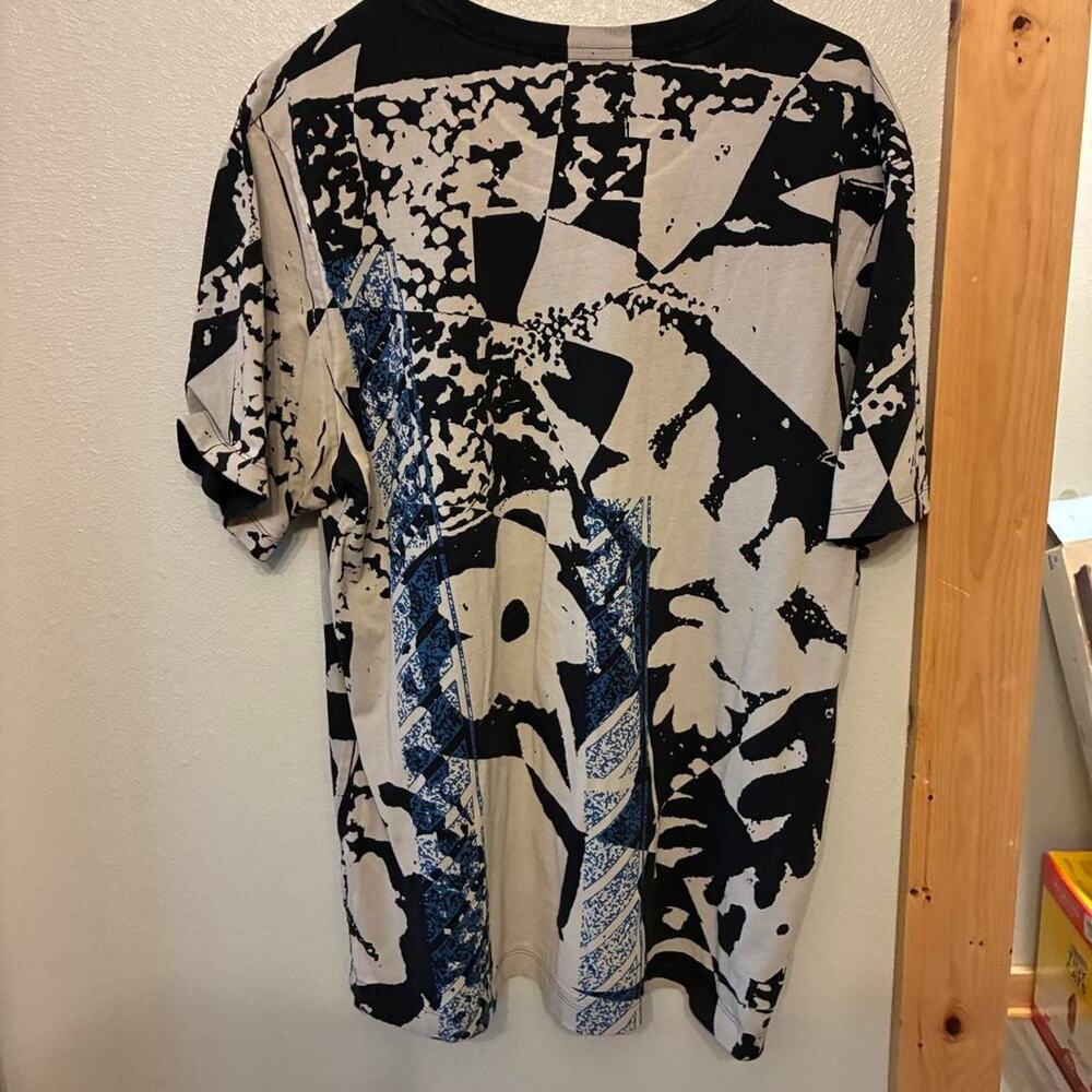 Nike Tee Retro with Abstract Print White and Black, Blue Swoosh Sz. Large